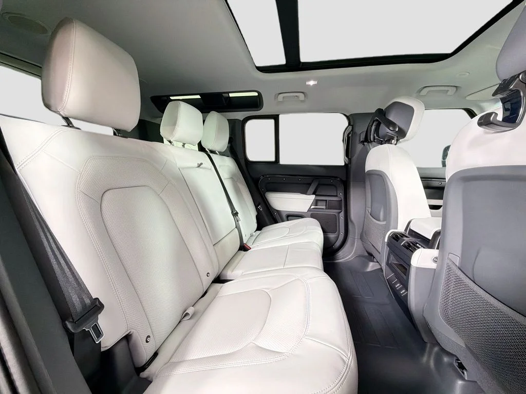 New 2026 Carpathian Grey Land Rover X-Dynamic SE image 29
