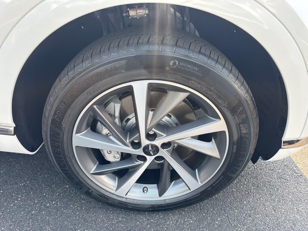 New 2026 White Genesis 2.5T image 9