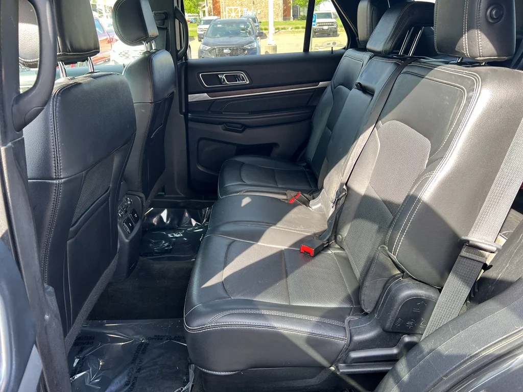 Used 2016 Magnetic Metallic Ford Limited image 20