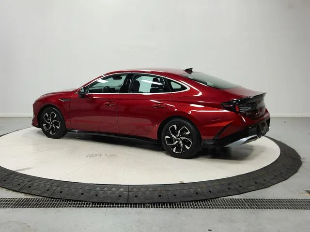Used 2025 Red Hyundai SEL image 6