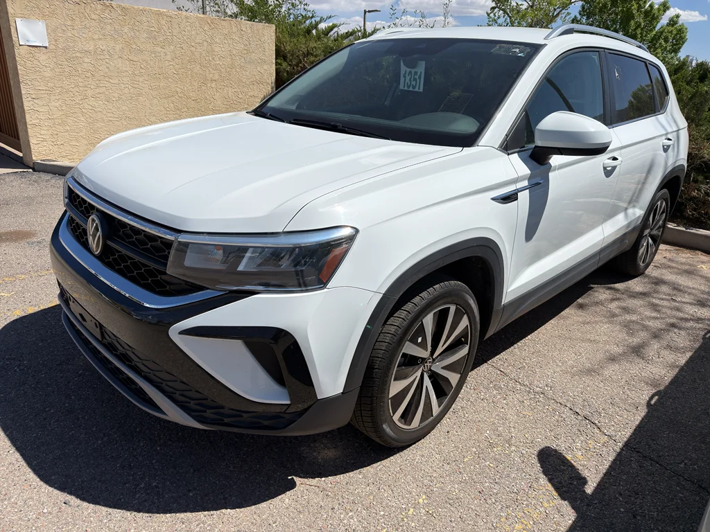 2024 Volkswagen Taos 1.5T SE's photo
