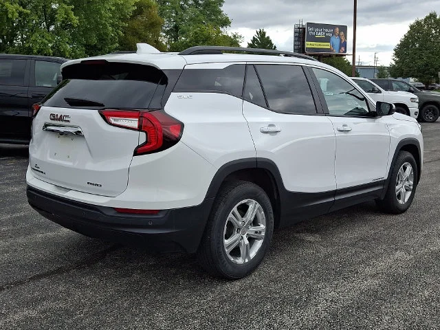 Used 2024 White GMC SLE image 7