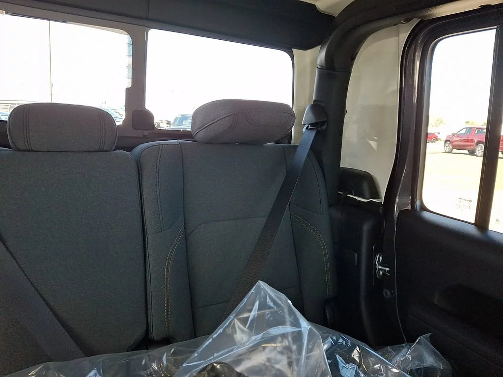 New 2026 Granite Crystal Metallic Clearcoat Jeep Sport S image 15