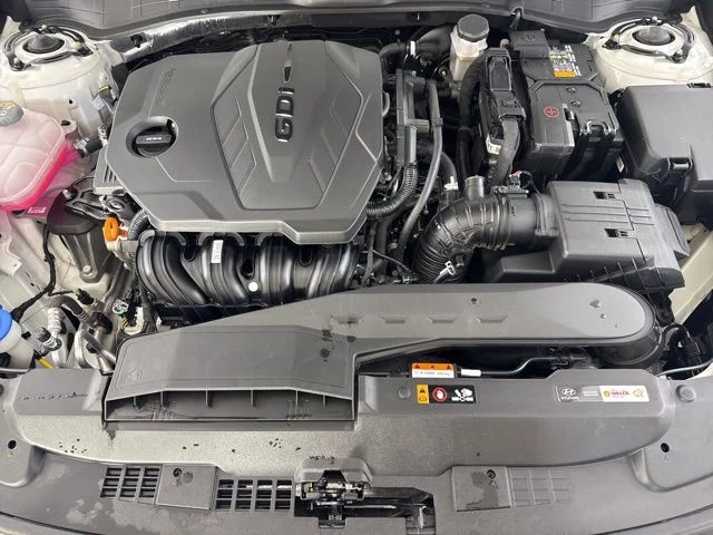 Used 2025 White Hyundai SEL image 21