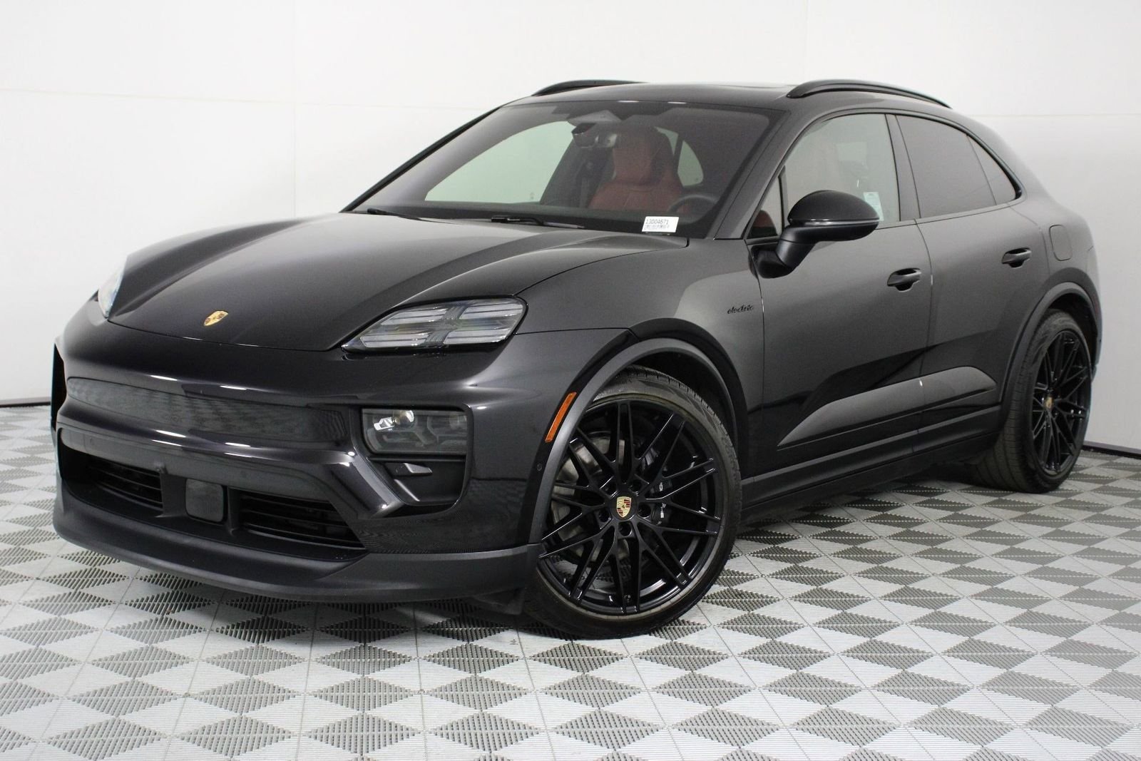 2025 Porsche Macan Base