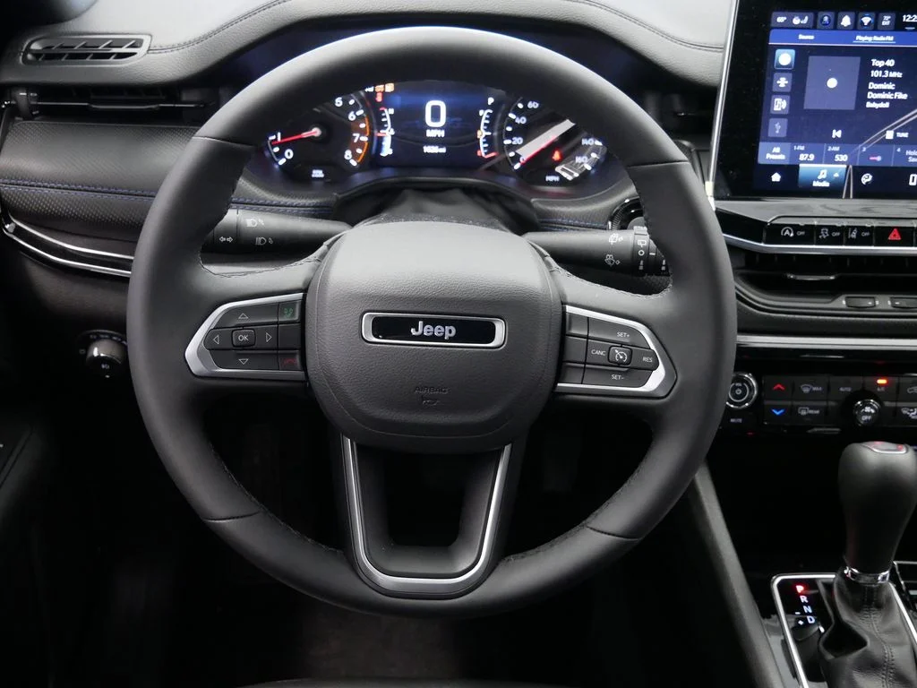 New 2026 Diamond Black Crystal Pearlcoat Jeep Latitude image 18