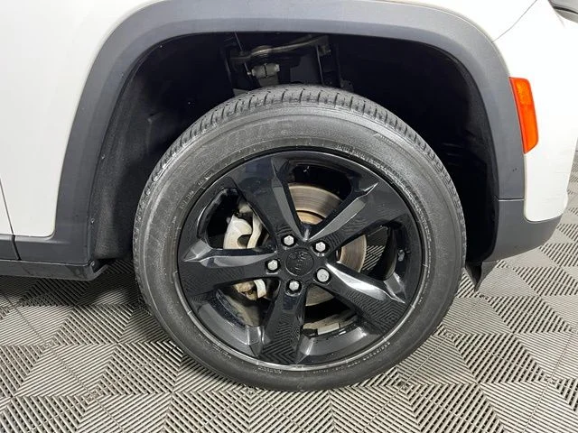 Used 2023 White Jeep Altitude X image 9