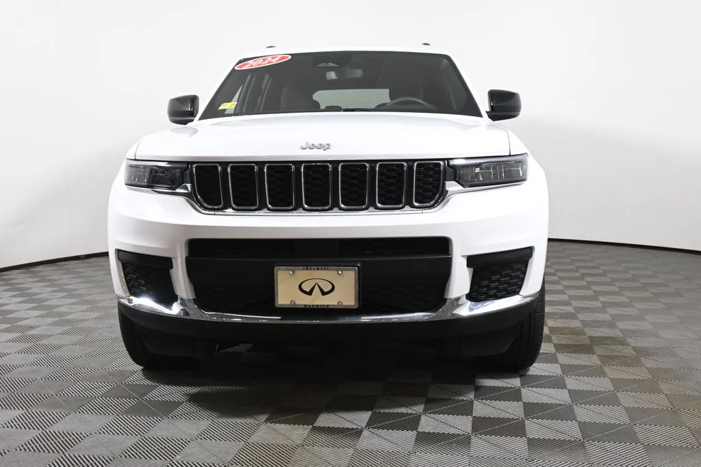 Used 2024 White Jeep Laredo image 10