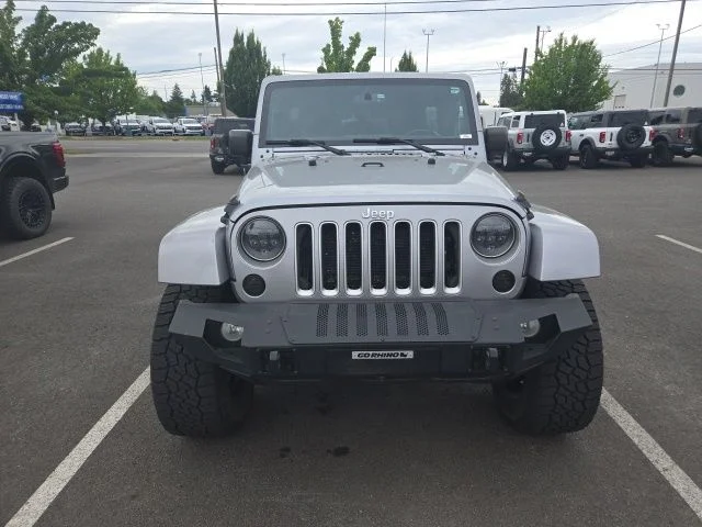 Used 2016 Billet Silver Metallic Clearcoat Jeep Unlimited Sahara image 4
