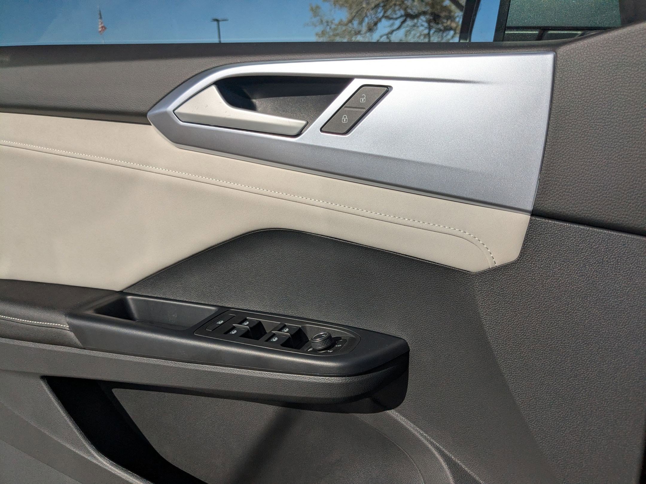 New 2026 Platinum Gray Metallic Volkswagen SE image 8