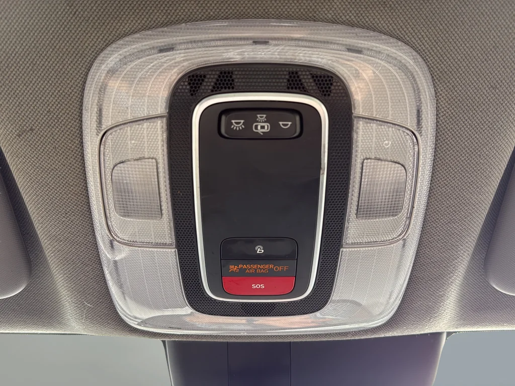 Used 2023 White Hyundai SEL image 17