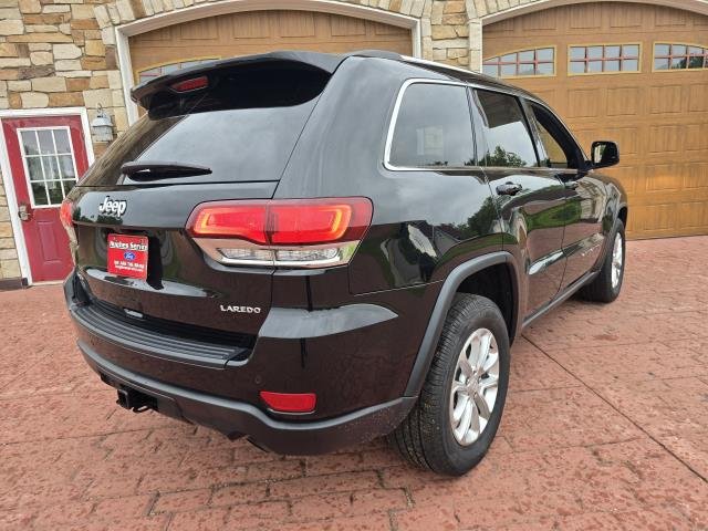 Used 2021 Diamond Black JEEP LAREDO image 3