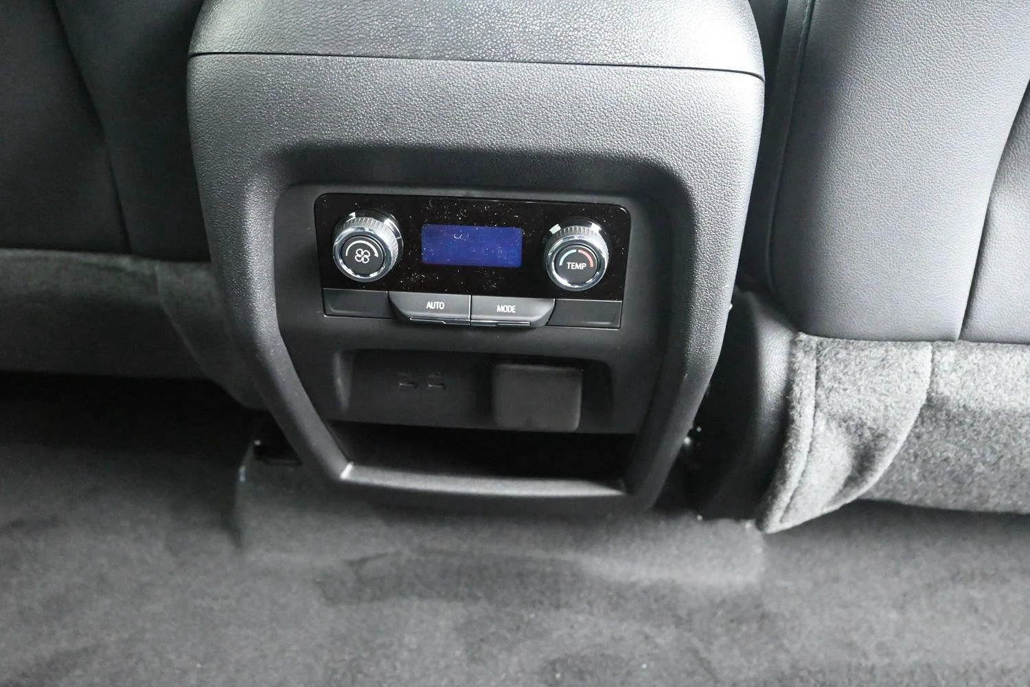 2027 Chevrolet Traverse LT - Photo 13