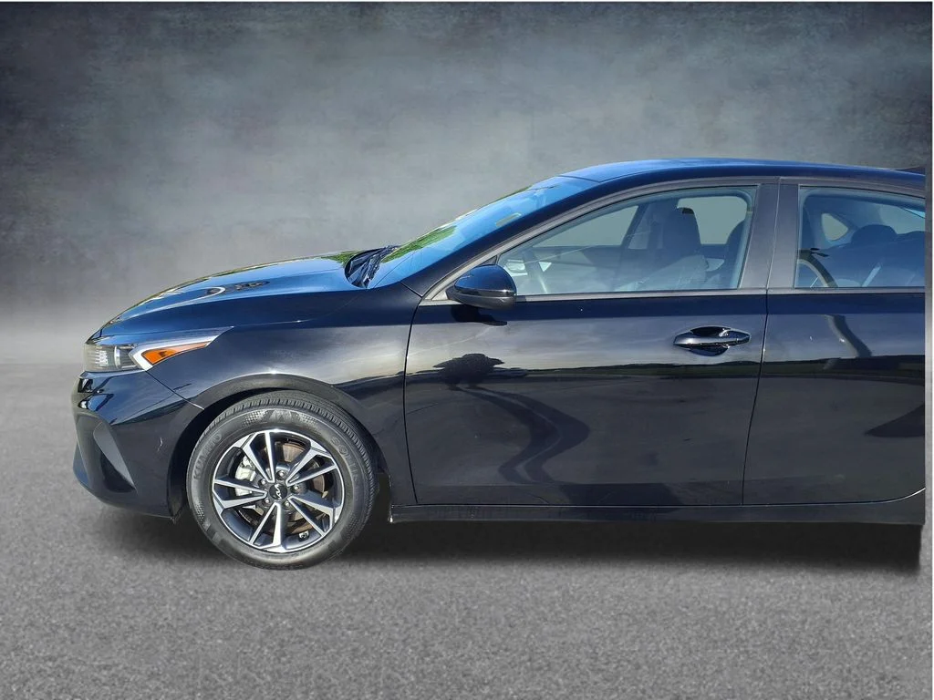 Used 2024 Black Kia LXS image 18