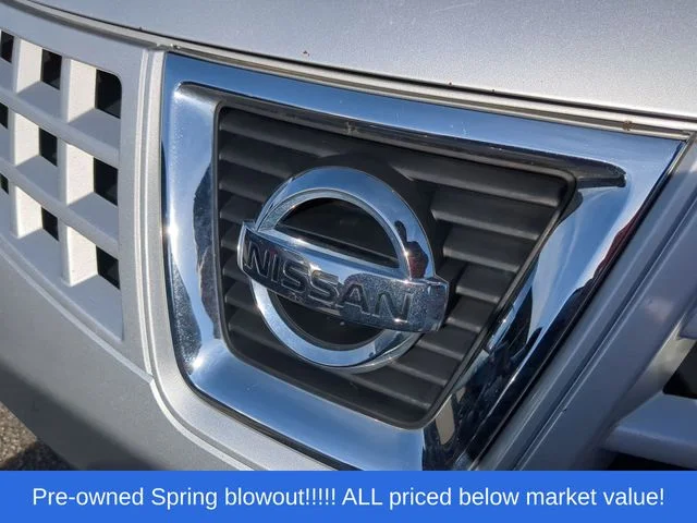 Used 2010 Silver Nissan SL image 10
