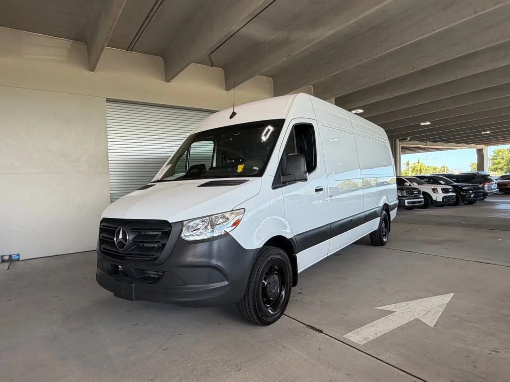 Used 2025 White Mercedes-Benz Cargo 170 WB image 2