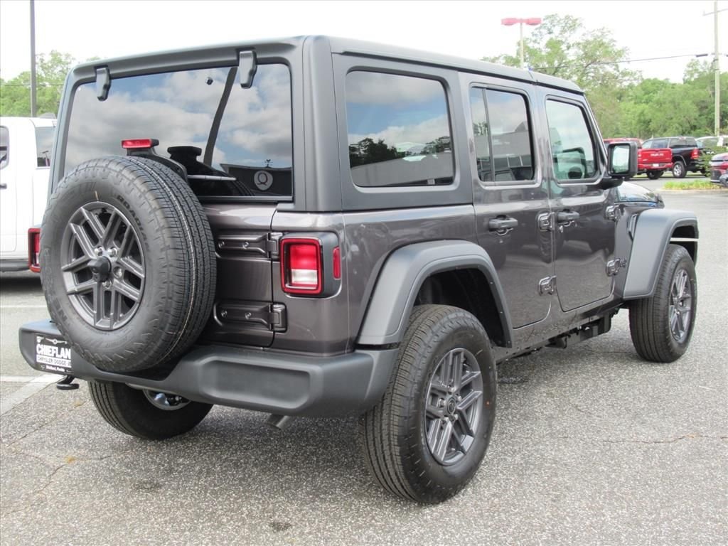 New 2026 Granite Crystal Metallic Clearcoat Jeep Sport S image 7