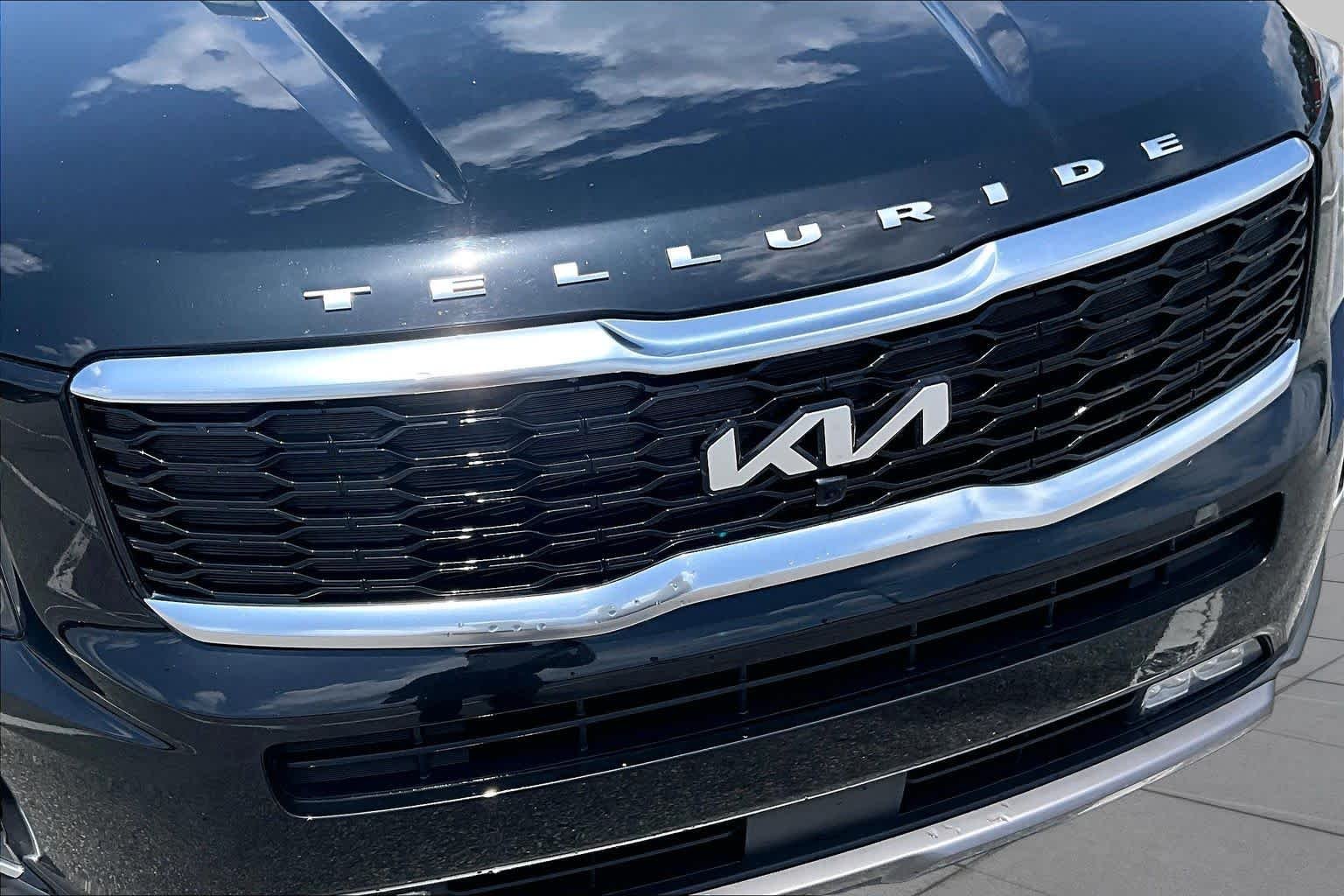 Used 2022 Ebony Black Kia SX image 30