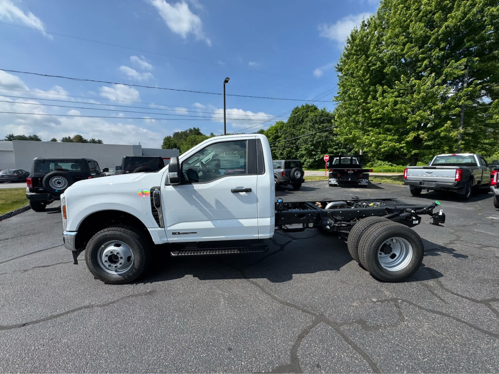 New 2026 Oxford White Ford XL image 2