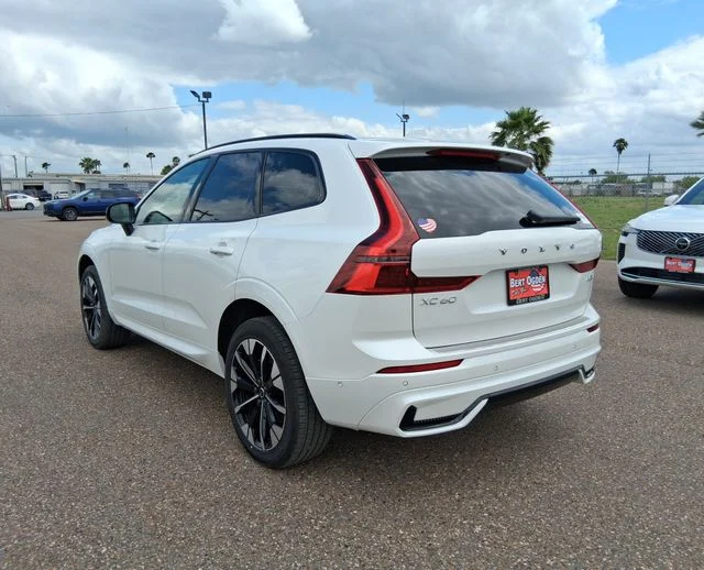 New 2026 Crystal White Volvo Plus image 4