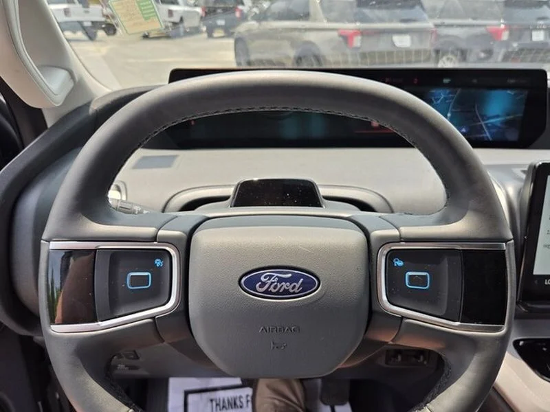 Used 2025 Space Silver Ford Active image 29