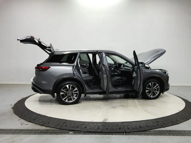 Used 2023 Gray INFINITI LUXE image 17