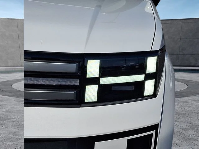 New 2027 White Hyundai SEL image 7