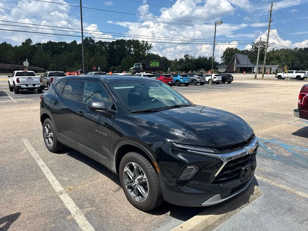 Used 2025 Black Chevrolet LT image 4
