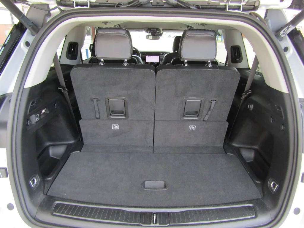 Used 2023 Silver Jeep Limited image 35