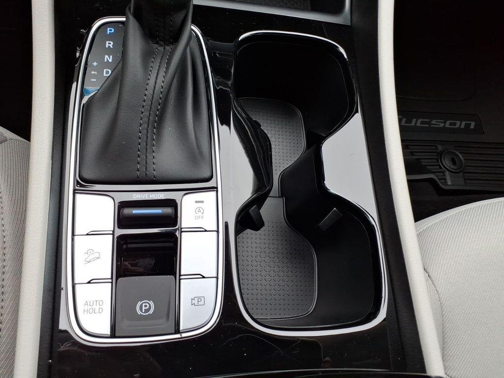 New 2026 White Hyundai SEL FWD image 21