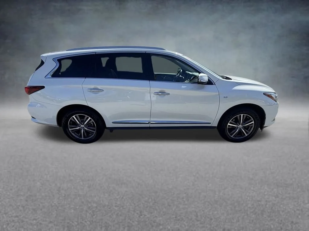 Used 2019 White INFINITI LUXE image 7