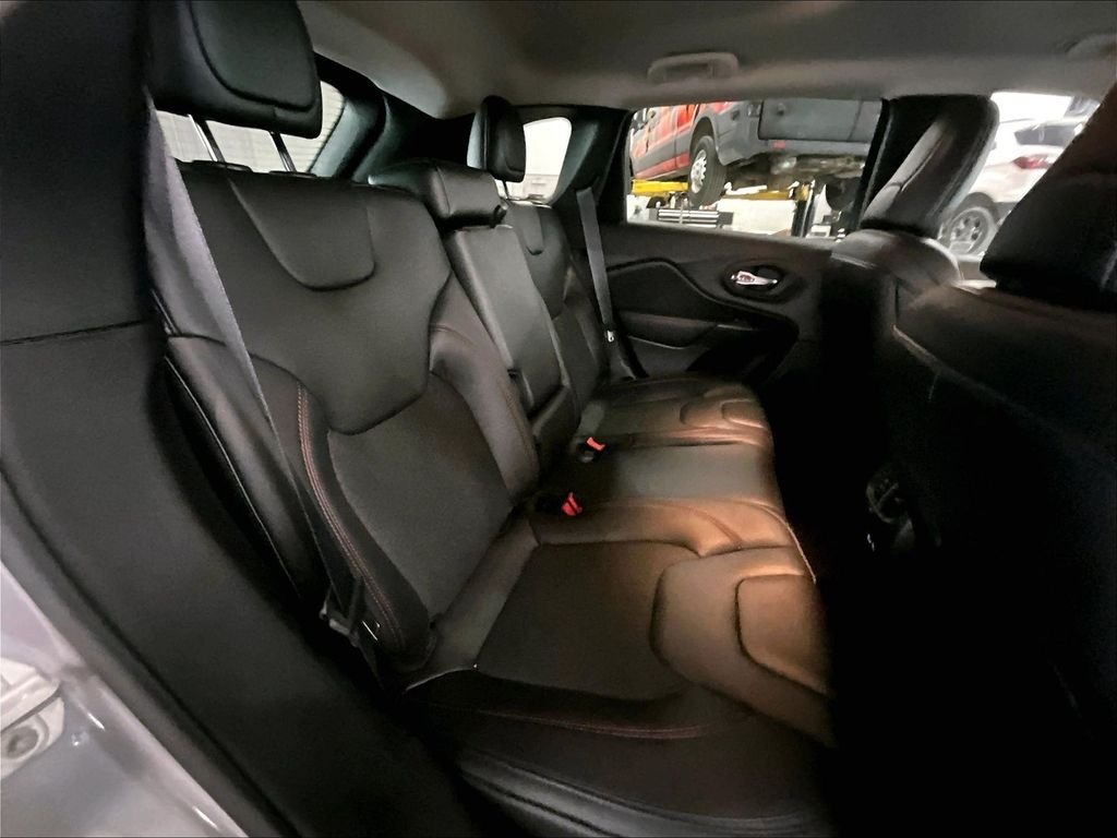 Used 2021 Billet Silver Metallic Clearcoat Jeep Trailhawk image 16