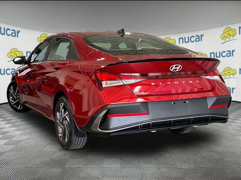 Used 2025 Red Hyundai SEL Sport image 4