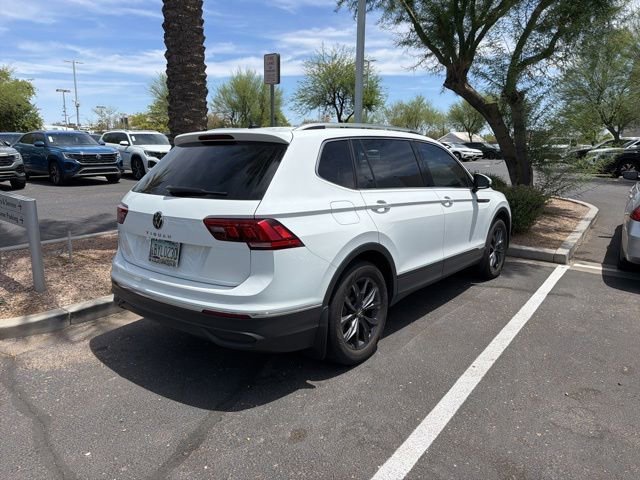 Used 2022 Pure White Volkswagen SE image 4