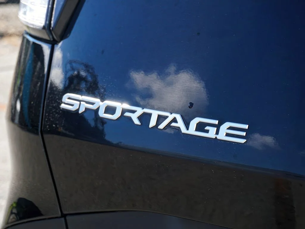 2023 Kia Sportage LX - Photo 11