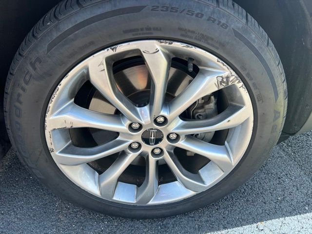 Used 2019 Gray Lincoln Select image 4
