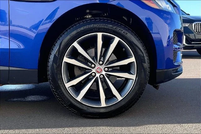 Used 2019 Blue Jaguar 25t Prestige image 8