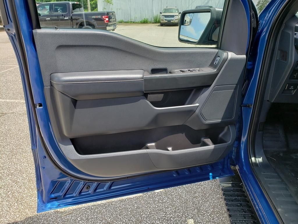 Used 2022 Blue Metallic Ford XL image 12