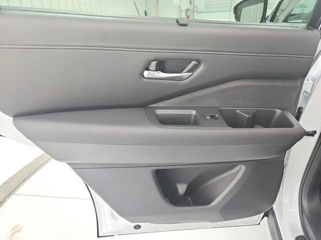 New 2026 White Nissan SL image 36