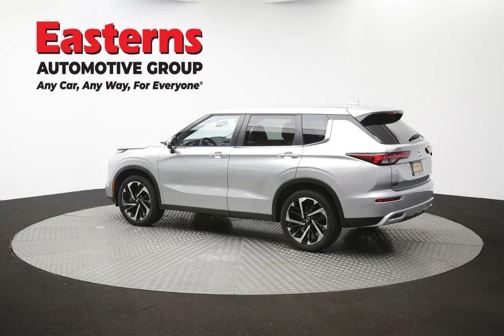 Used 2024 Silver Mitsubishi SE image 63