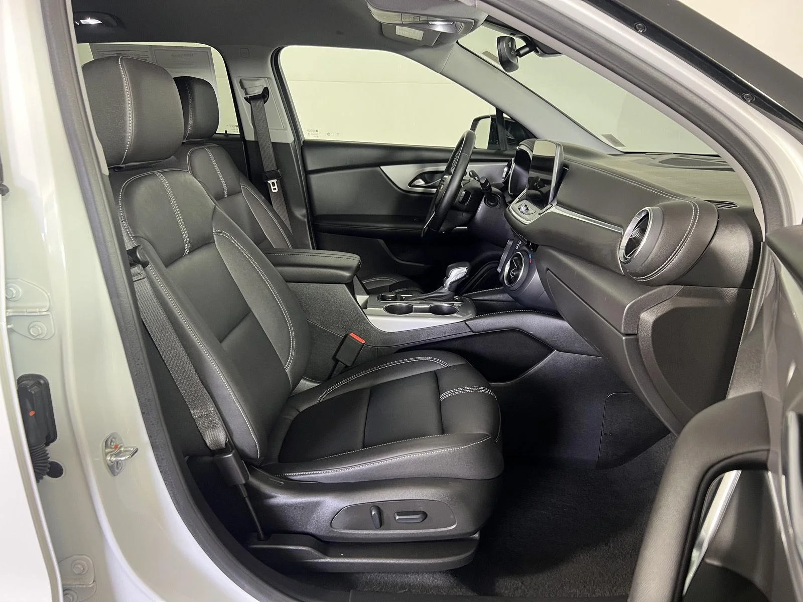 Used 2024 Summit White Chevrolet 3LT image 46