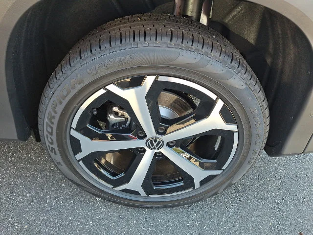 New 2026 Silver Volkswagen 2.0T SE image 5