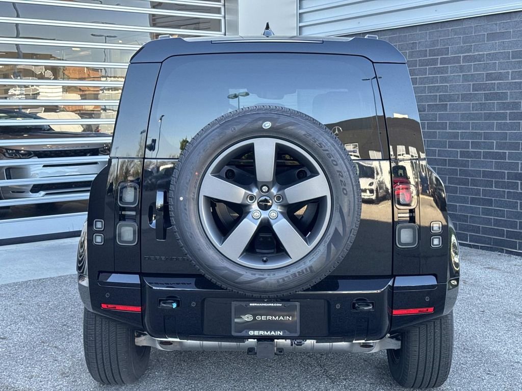 New 2026 Santorini Black Land Rover X-Dynamic SE image 5