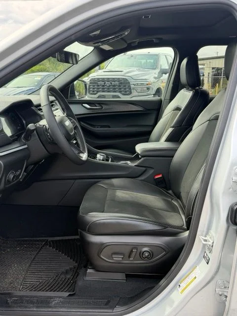 Used 2025 Silver Jeep Altitude X image 3