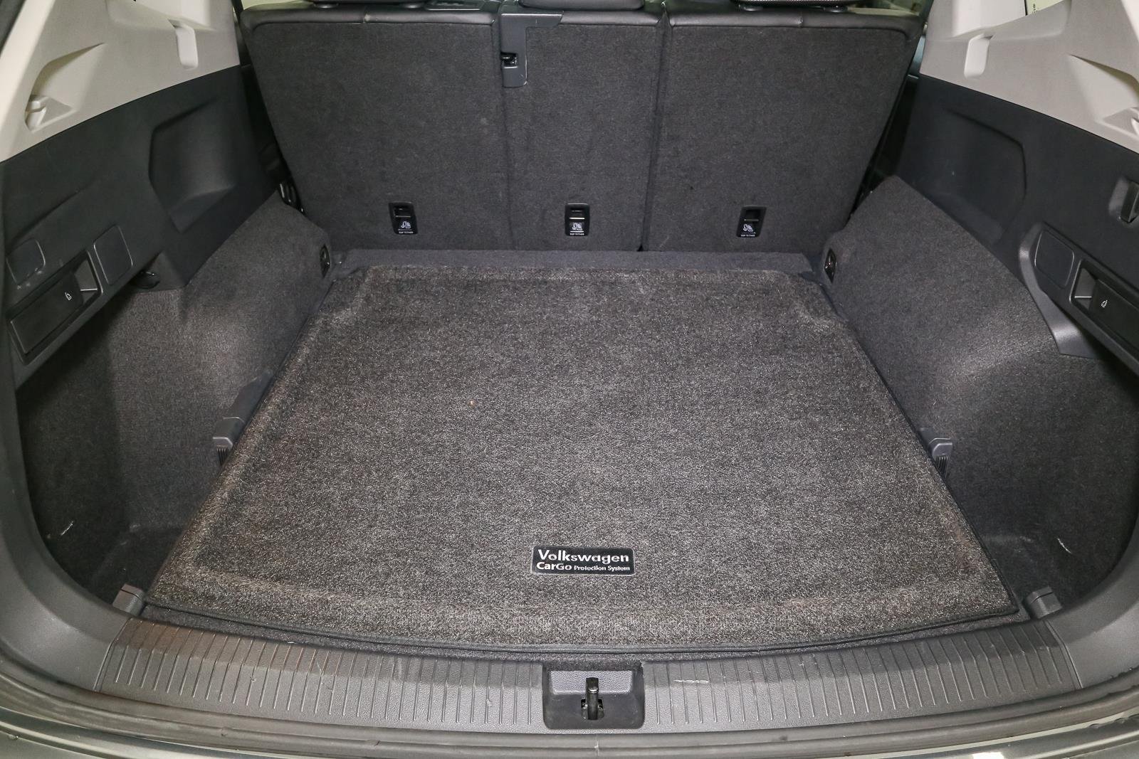 Used 2021 Platinum Gray Metallic Volkswagen SE image 14