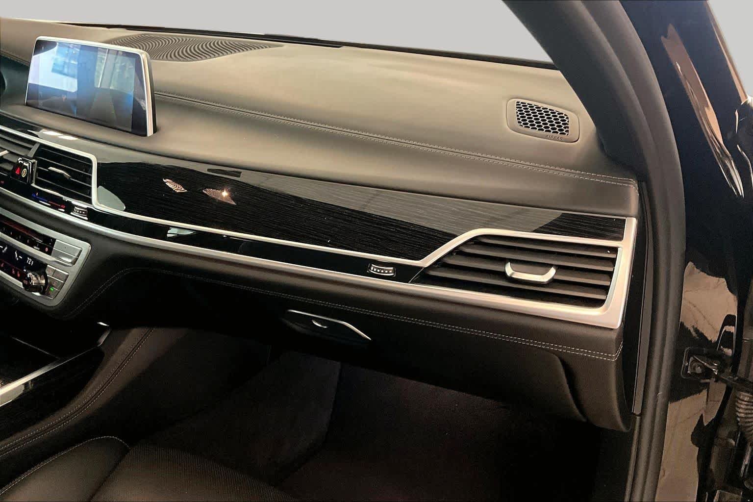 Used 2019 Black Sapphire Metallic BMW 750i image 15