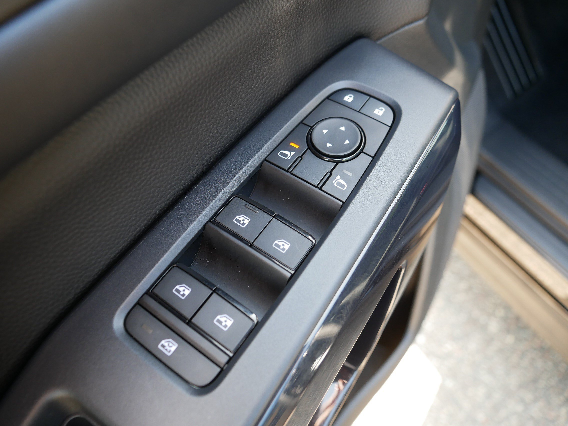 Certified Used 2025 Super Black Nissan SV image 19