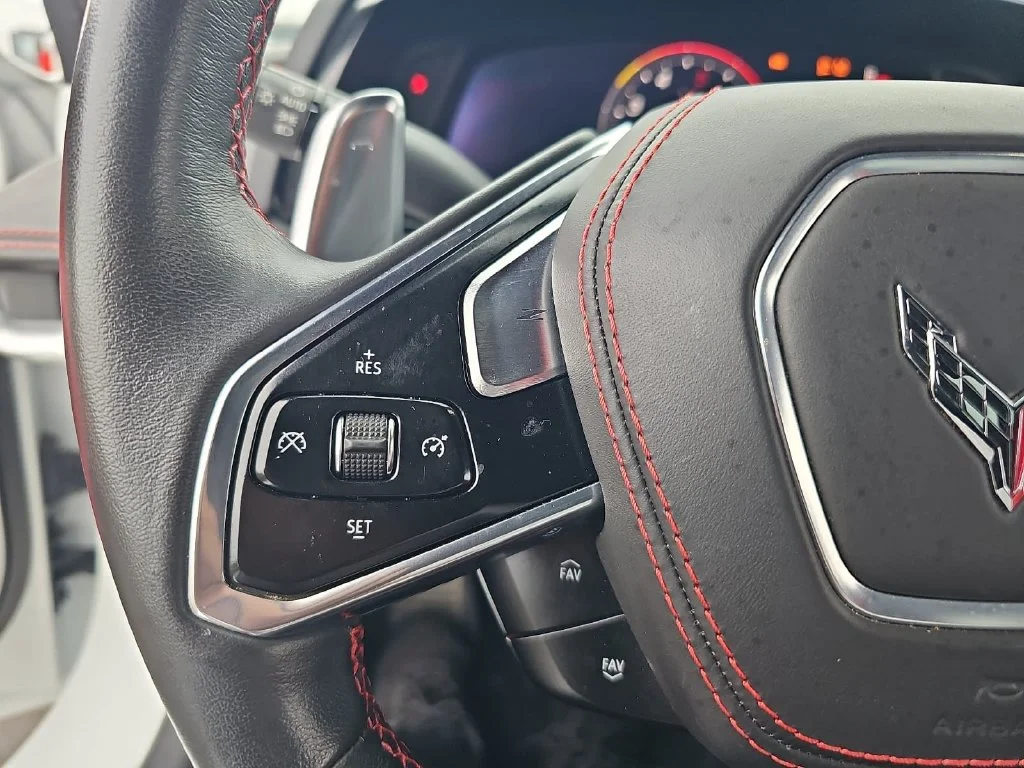Used 2022 White Chevrolet Stingray image 16