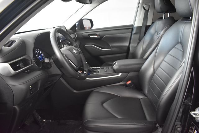 Used 2020 Black Toyota XLE image 28