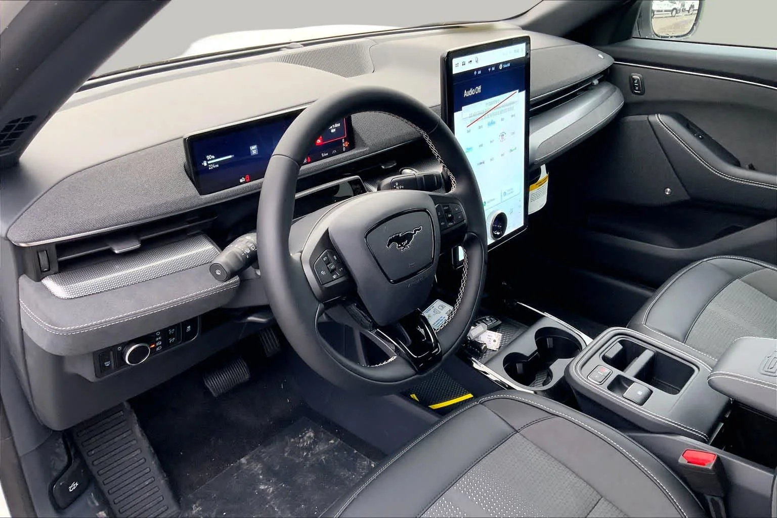 2026 Ford Mustang Mach-E GT - Photo 9